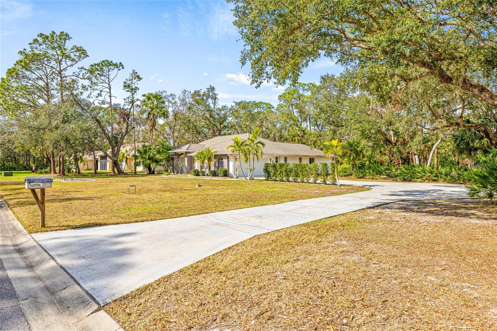 610 WOODVIEW WAY