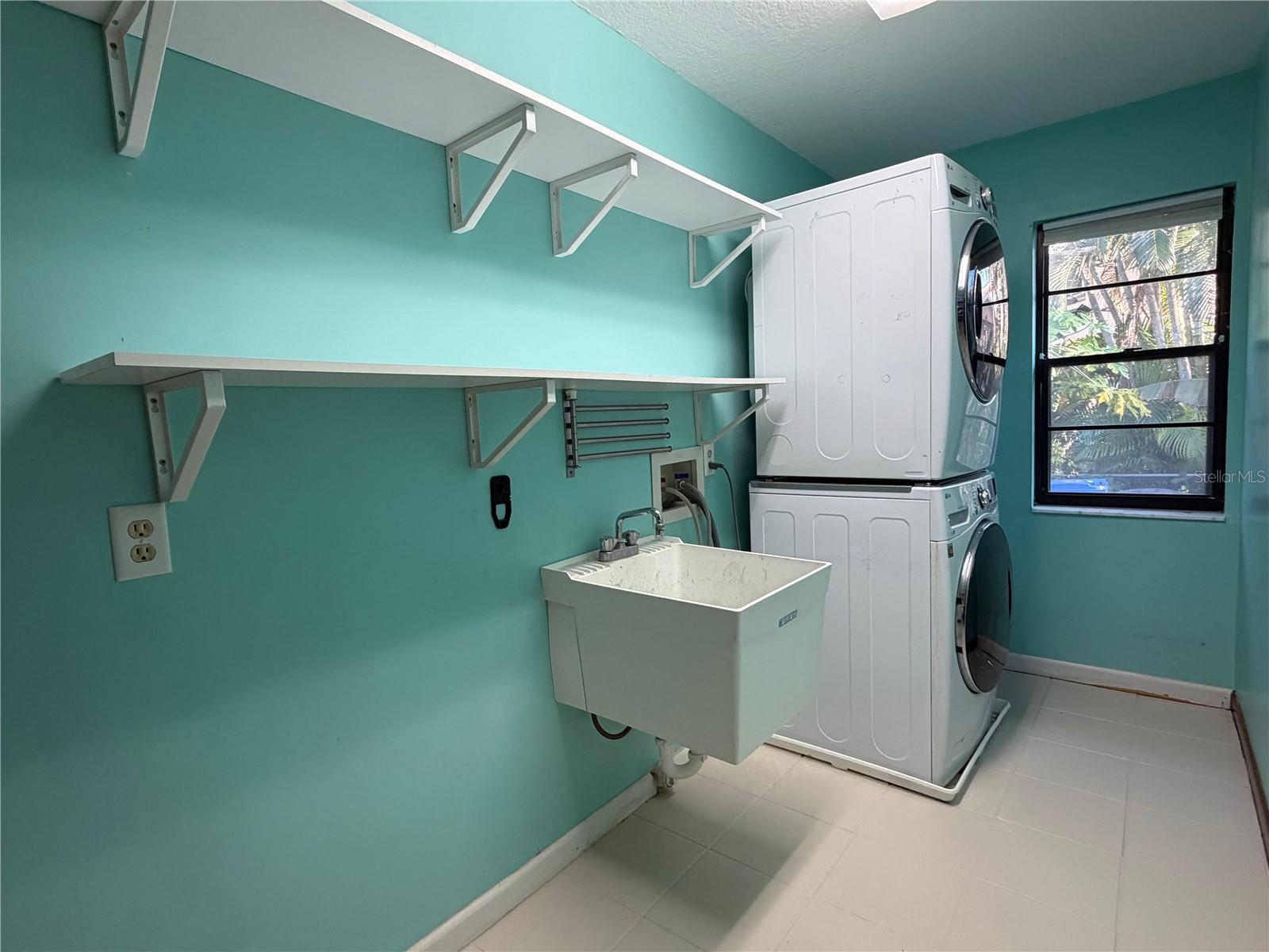 HARBOR ISLE - Residential