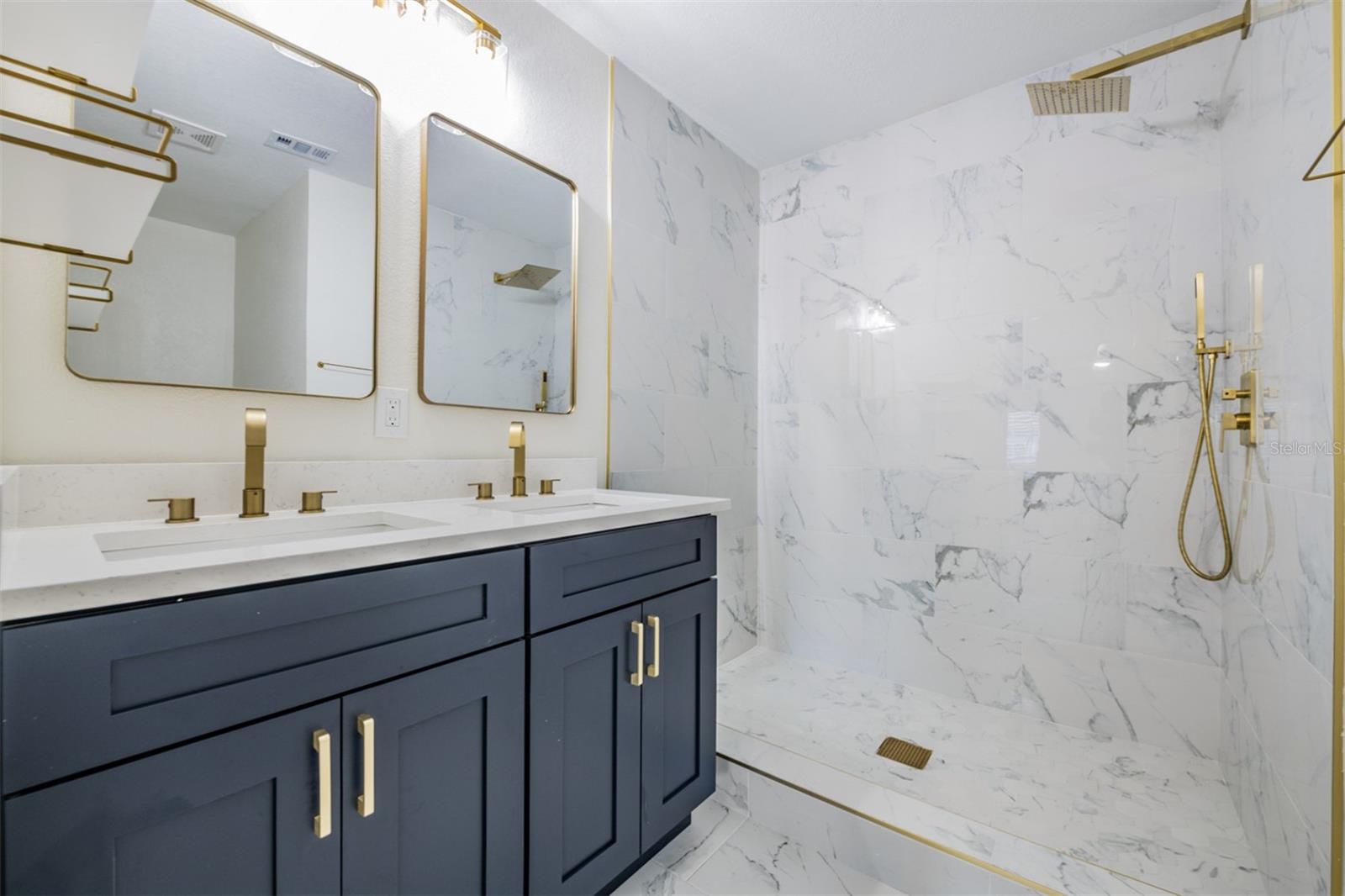 MANHATTAN MANOR REV - Residential