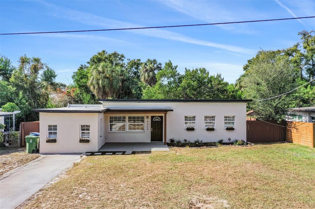 Photo of 4323 S Lois Avenue, Tampa, FL 33611 (MLS # TB8453997)