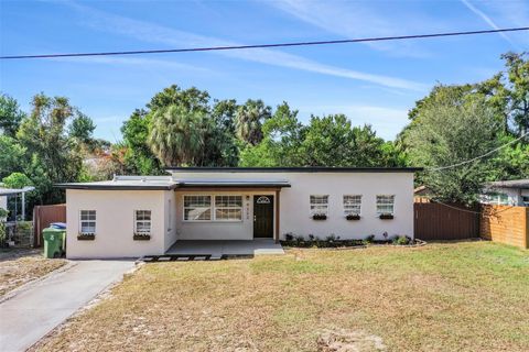 Photo of 4323 S Lois Avenue, Tampa, FL 33611 (MLS # TB8453997)