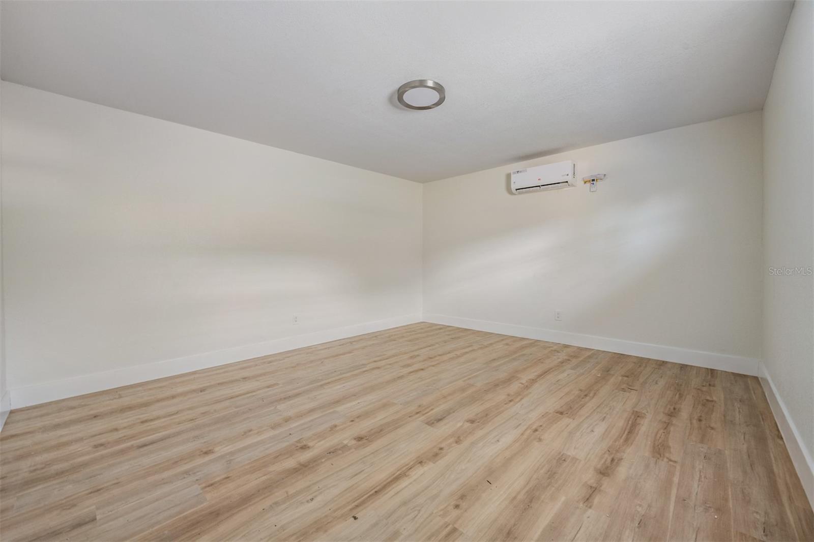 MANHATTAN MANOR REV - Residential