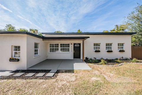 Photo of 4323 S Lois Avenue, Tampa, FL 33611 (MLS # TB8453997)