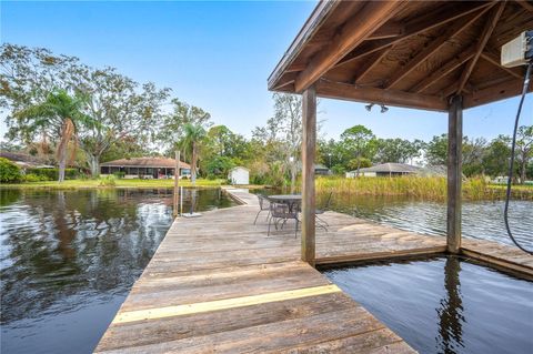 A home in AUBURNDALE