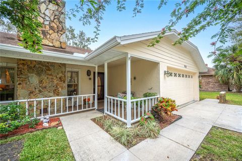 A home in AUBURNDALE