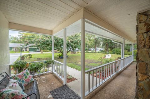 A home in AUBURNDALE