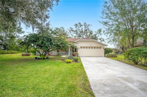 A home in AUBURNDALE