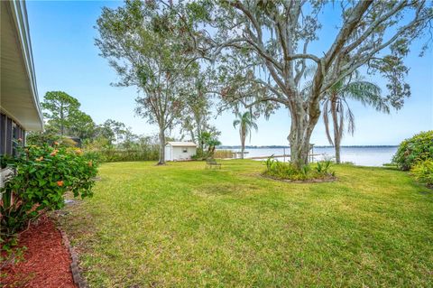 A home in AUBURNDALE