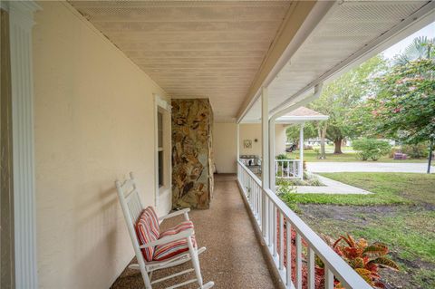 A home in AUBURNDALE