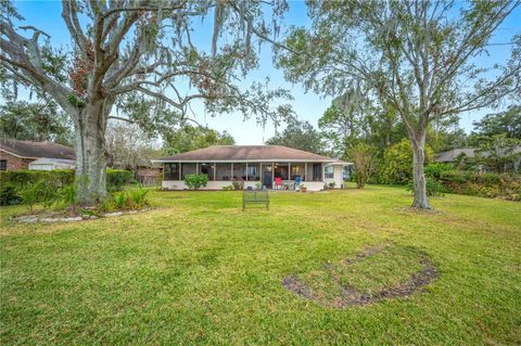 A home in AUBURNDALE