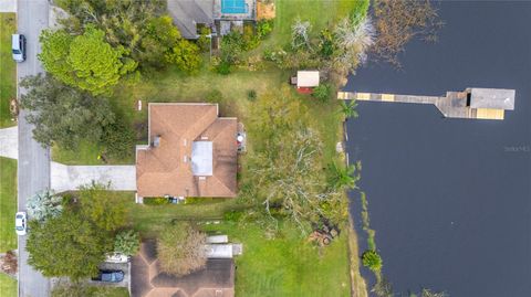 A home in AUBURNDALE