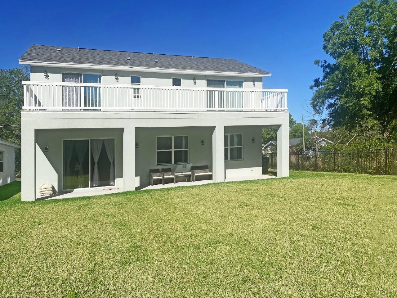 827 DENNIS AVENUE