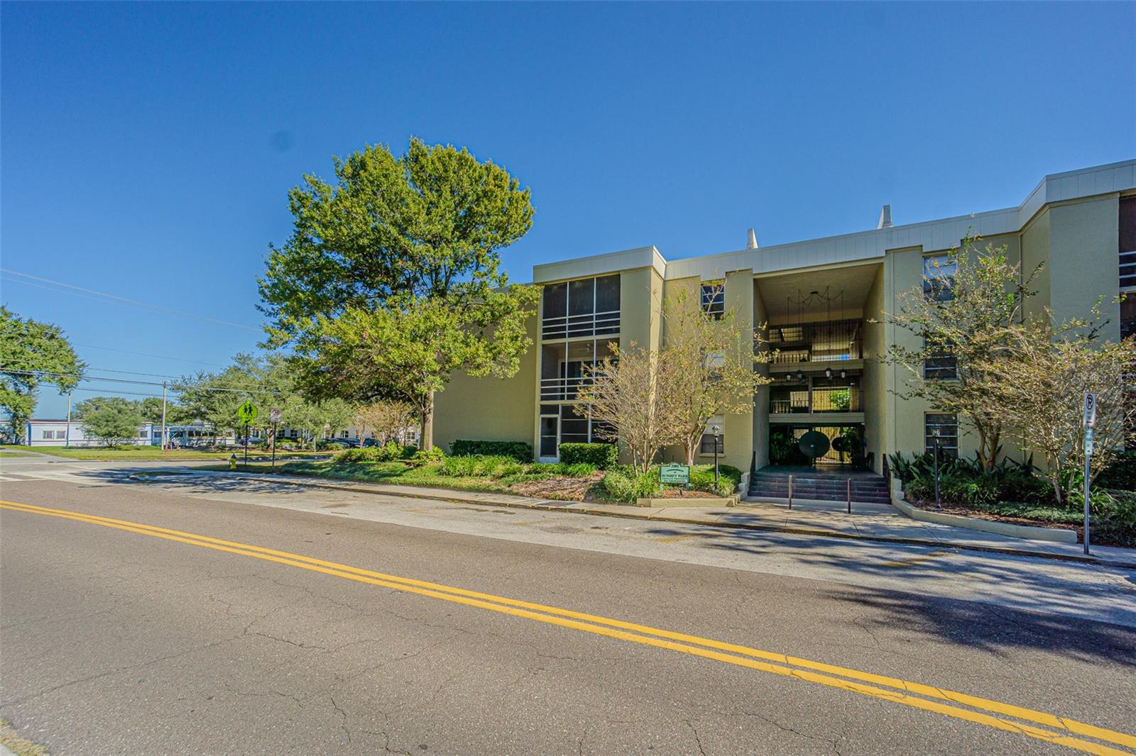 THE CONDOMIN F SUNSET PARK - Residential