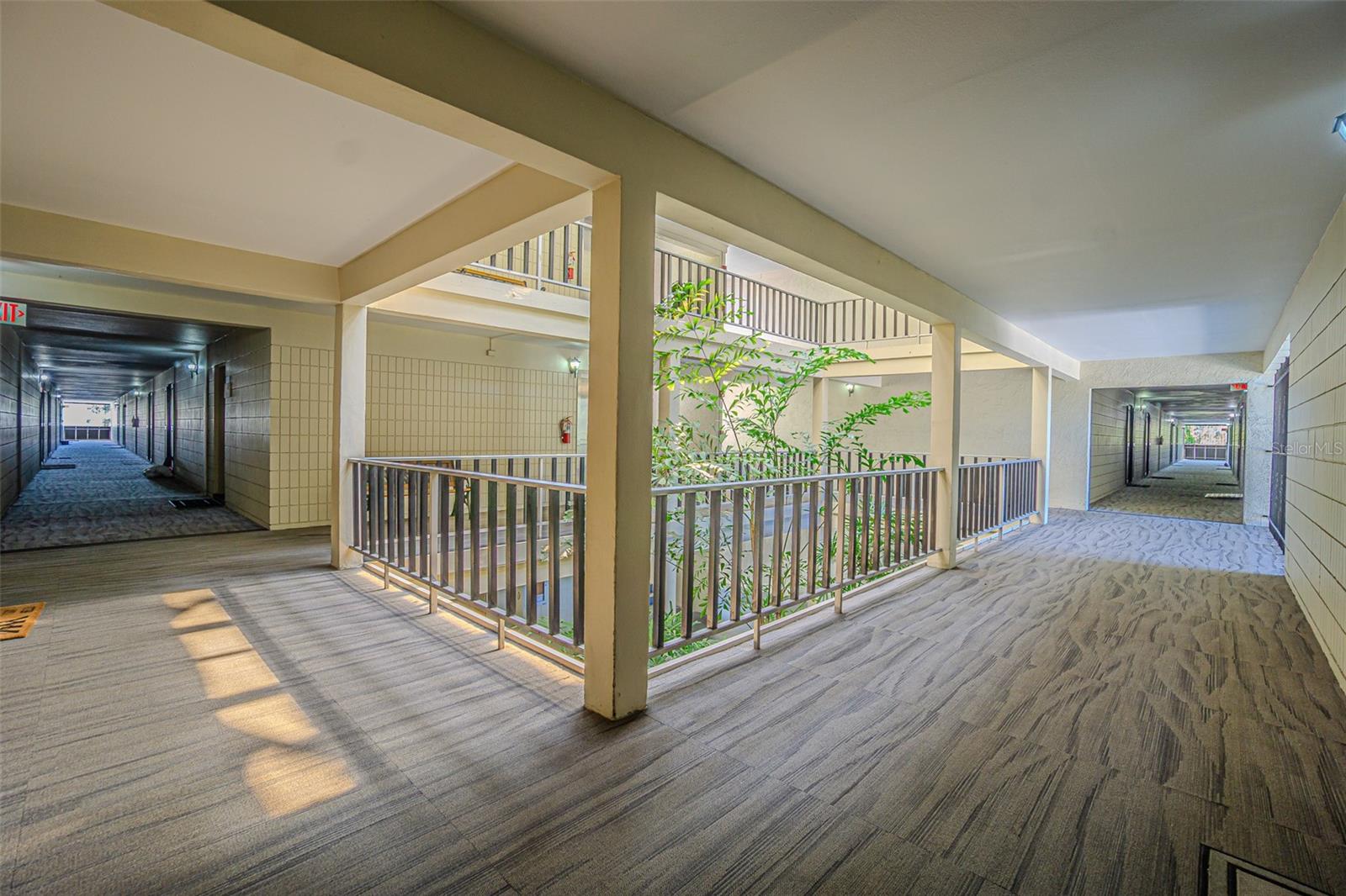 THE CONDOMIN F SUNSET PARK - Residential