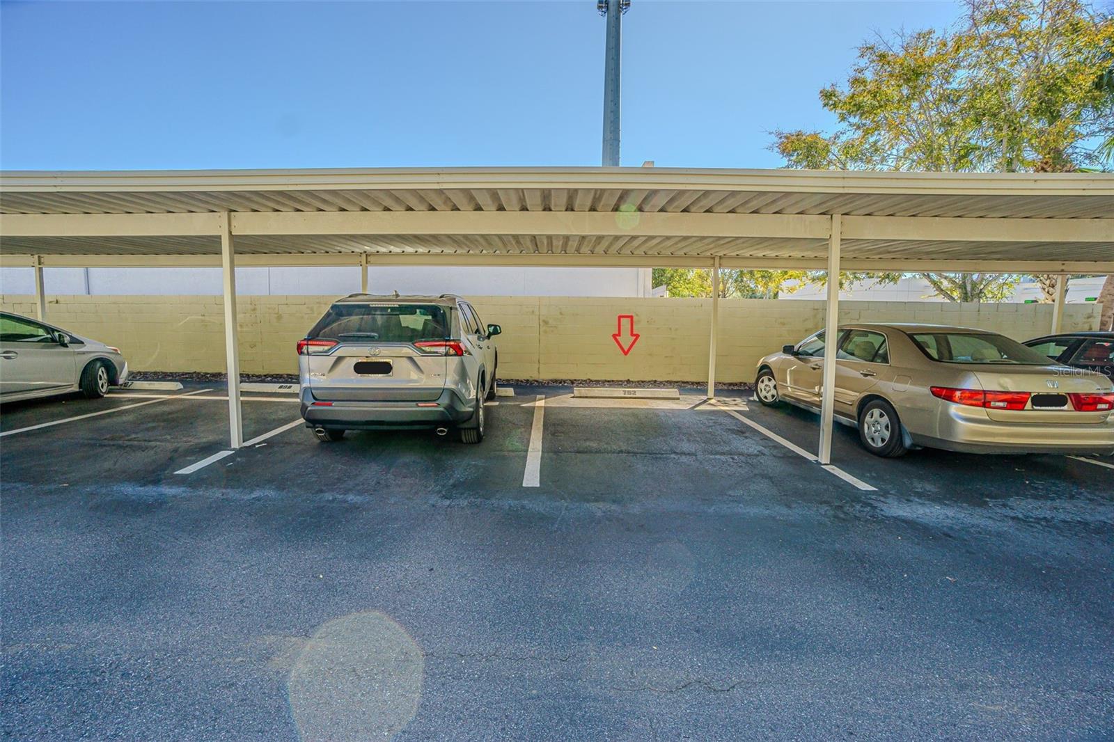 THE CONDOMIN F SUNSET PARK - Residential