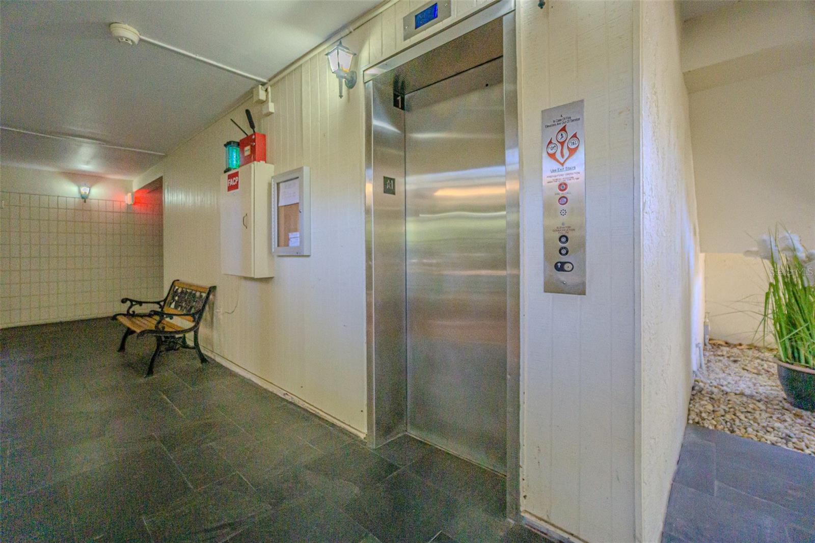 THE CONDOMIN F SUNSET PARK - Residential