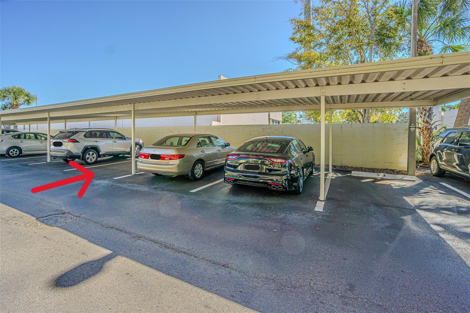 THE CONDOMIN F SUNSET PARK - Residential