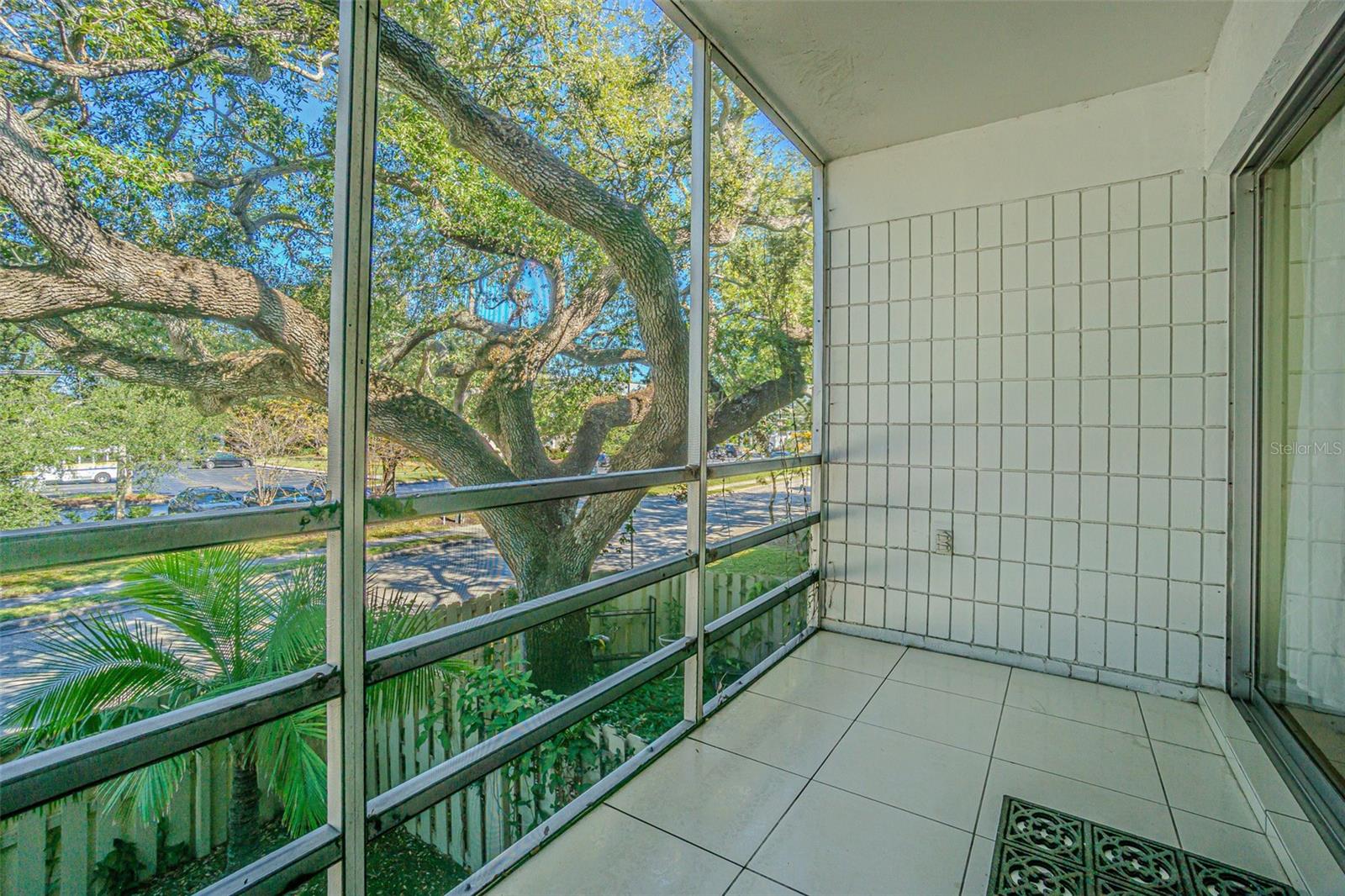 THE CONDOMIN F SUNSET PARK - Residential