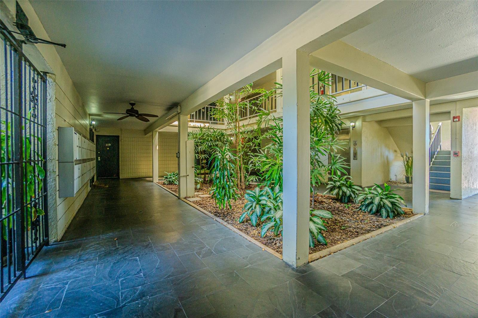 THE CONDOMIN F SUNSET PARK - Residential