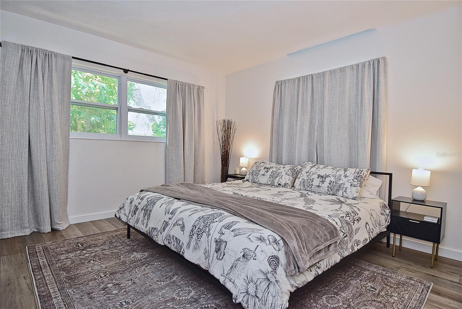 SOUTH GATE MANOR - Residential