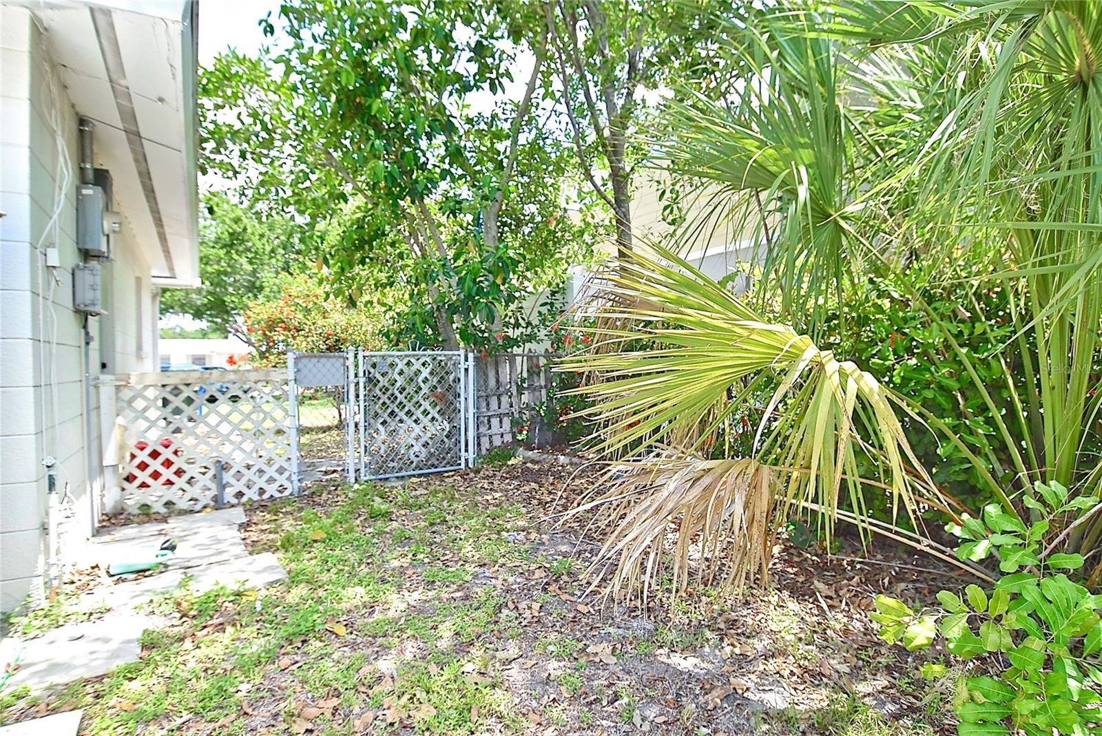 SOUTH GATE MANOR - Residential