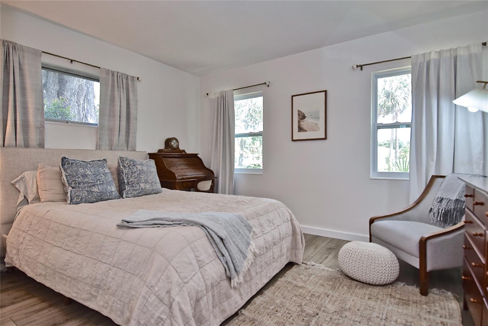 SOUTH GATE MANOR - Residential