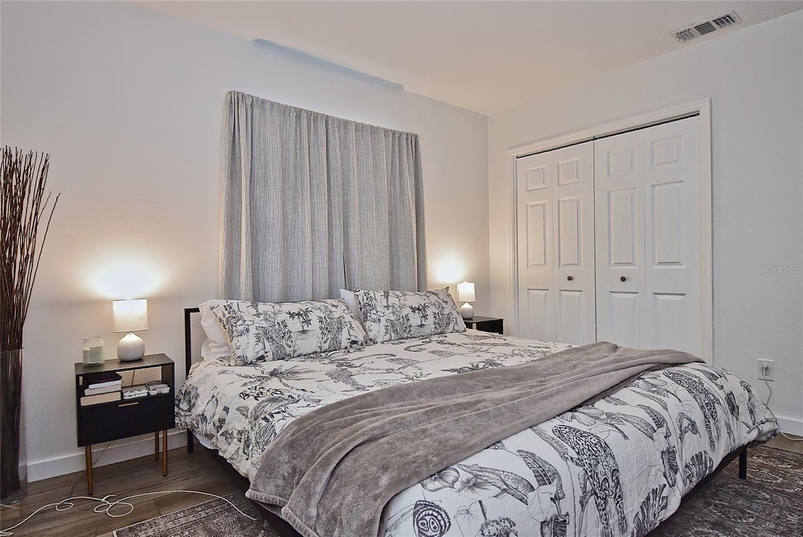 SOUTH GATE MANOR - Residential