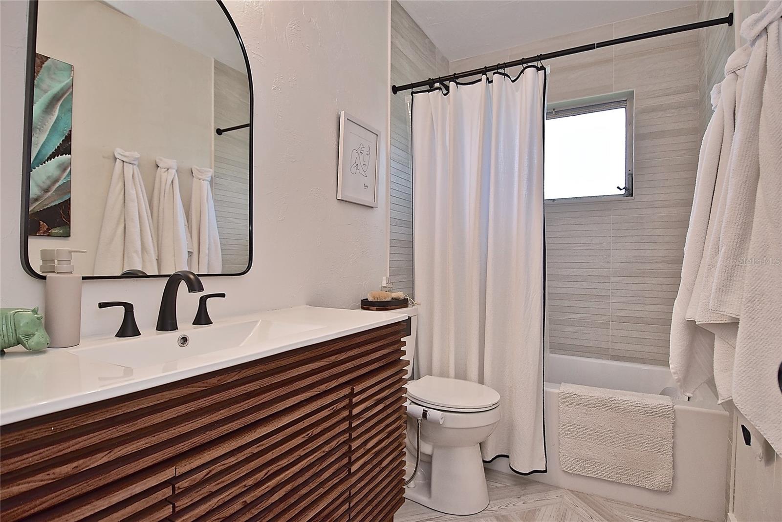 SOUTH GATE MANOR - Residential