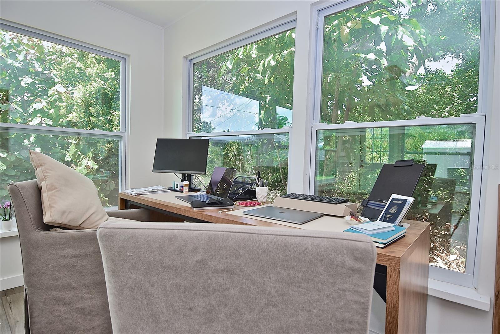 SOUTH GATE MANOR - Residential