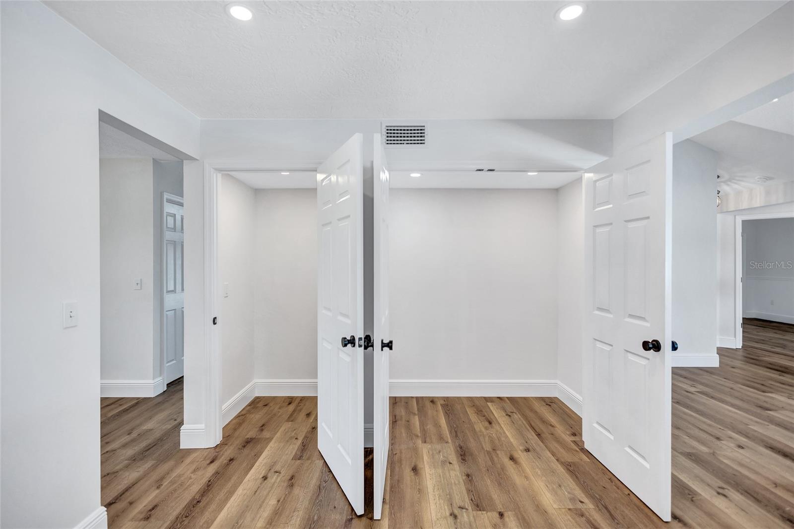 GULF & BAY ESTATES - Residential