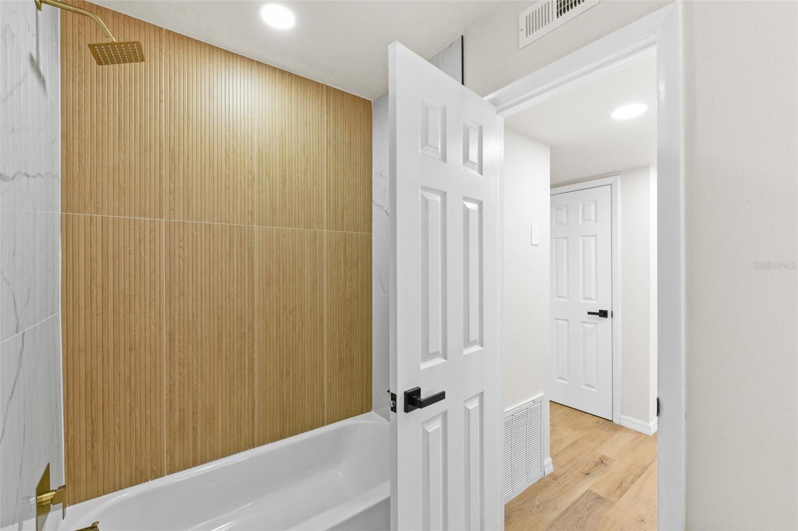 ENGELWOOD PARK - Residential