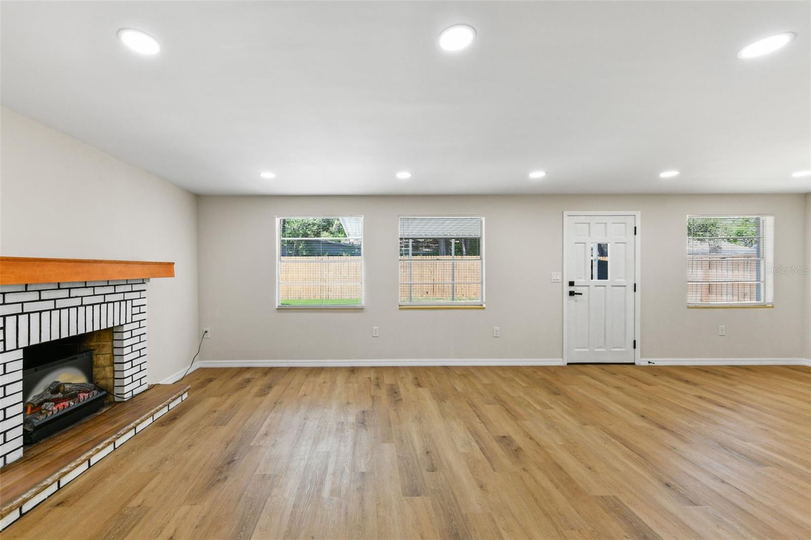 ENGELWOOD PARK - Residential
