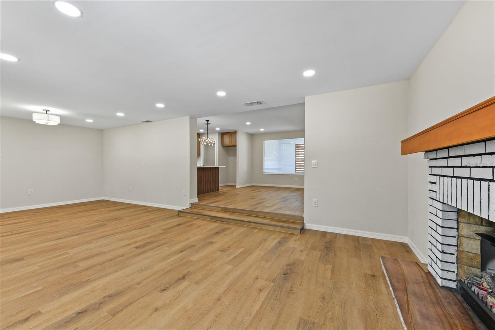 ENGELWOOD PARK - Residential