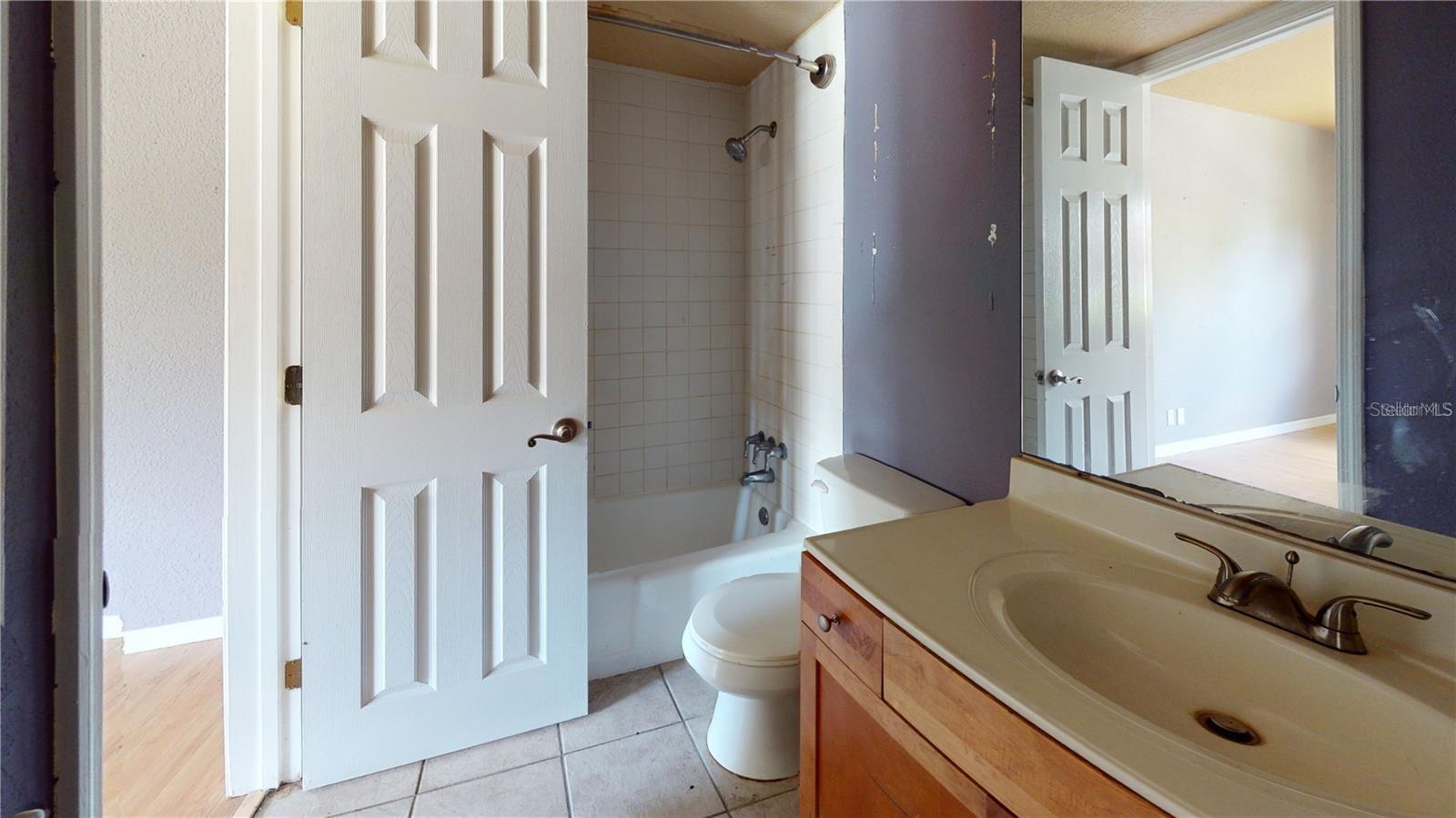 LA COSTA BRAVA LAKESIDE - Residential