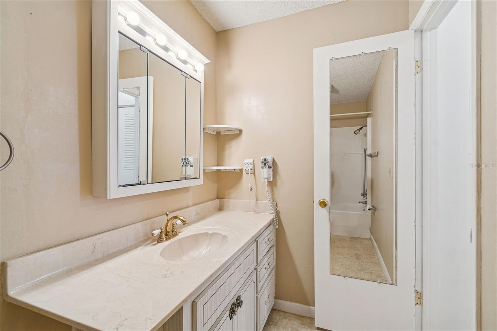 FIVE TOWNS OF ST PETE - Residential