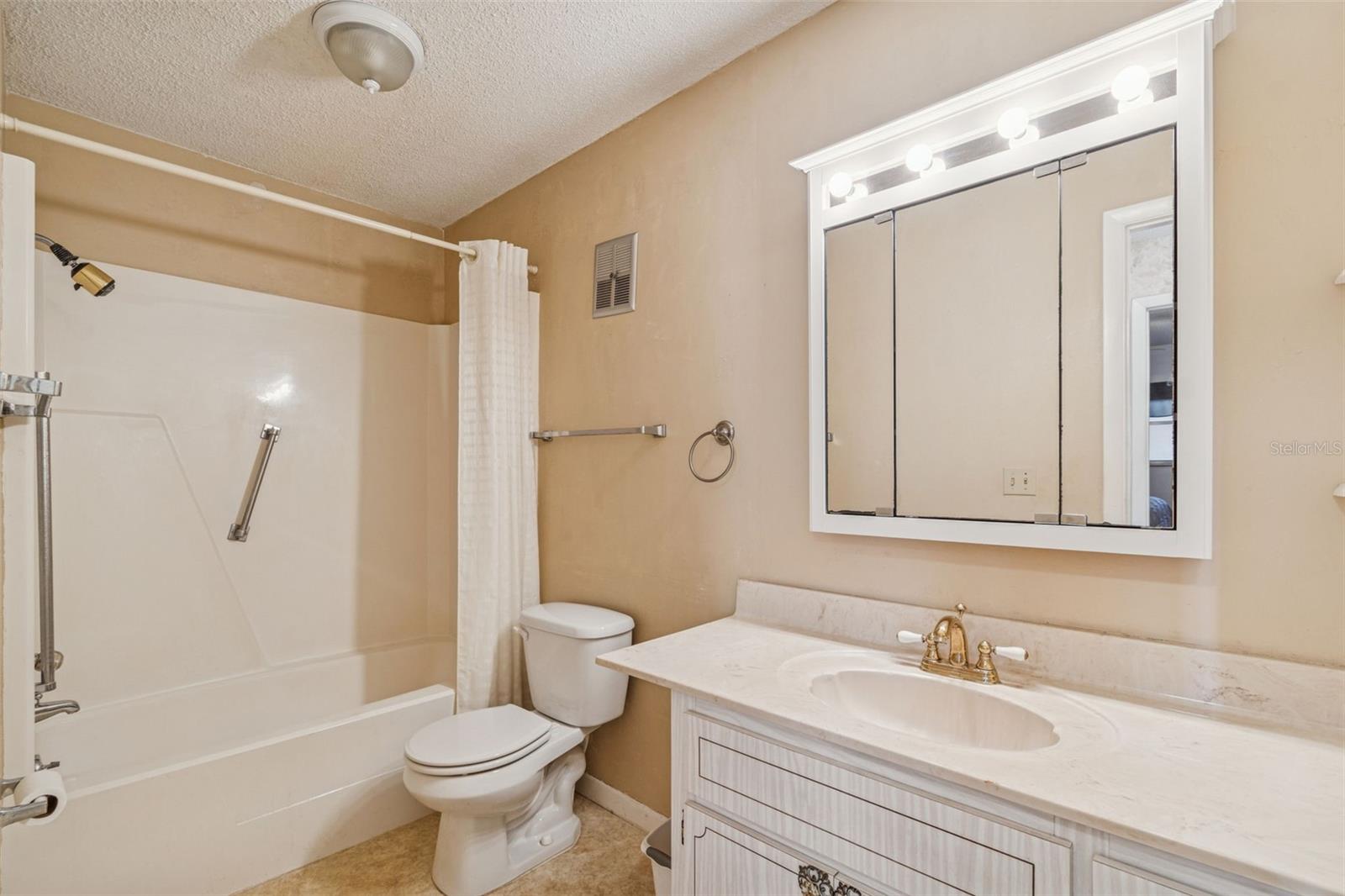 FIVE TOWNS OF ST PETE - Residential