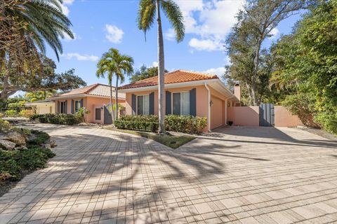 Photo of 4939 Peregrine Point Way, Sarasota, FL 34231 (MLS # A4680225)