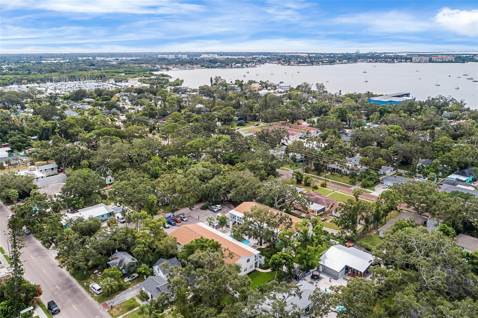 VILLA ROBLE APARTMENTS - Residential Lease