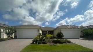 Nice room in the desirable gated community Tohoqua Reserve. Price includes water, electricity, internet. Access to kitchen and laundry. Property is close to Florida Turnpike, and major highways.