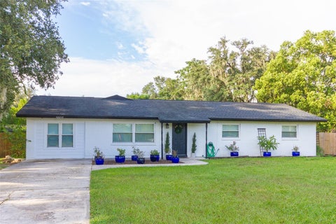 Photo of 12231 Kelly Lane, Thonotosassa, FL 33592 (MLS # TB8540679)