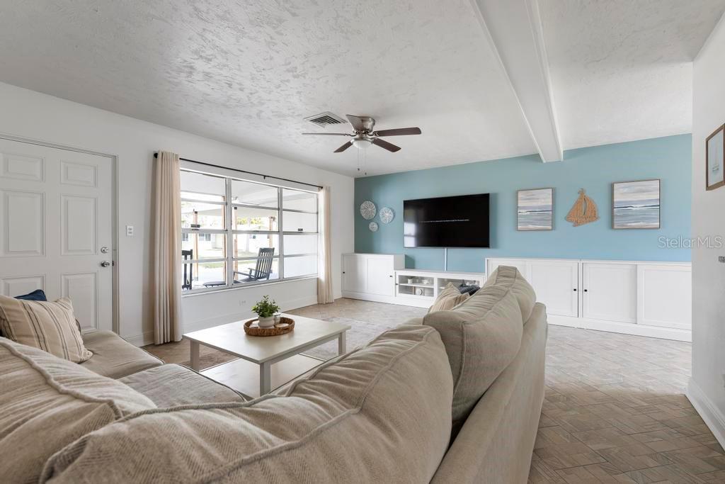 SOUTH VENICE - Residential