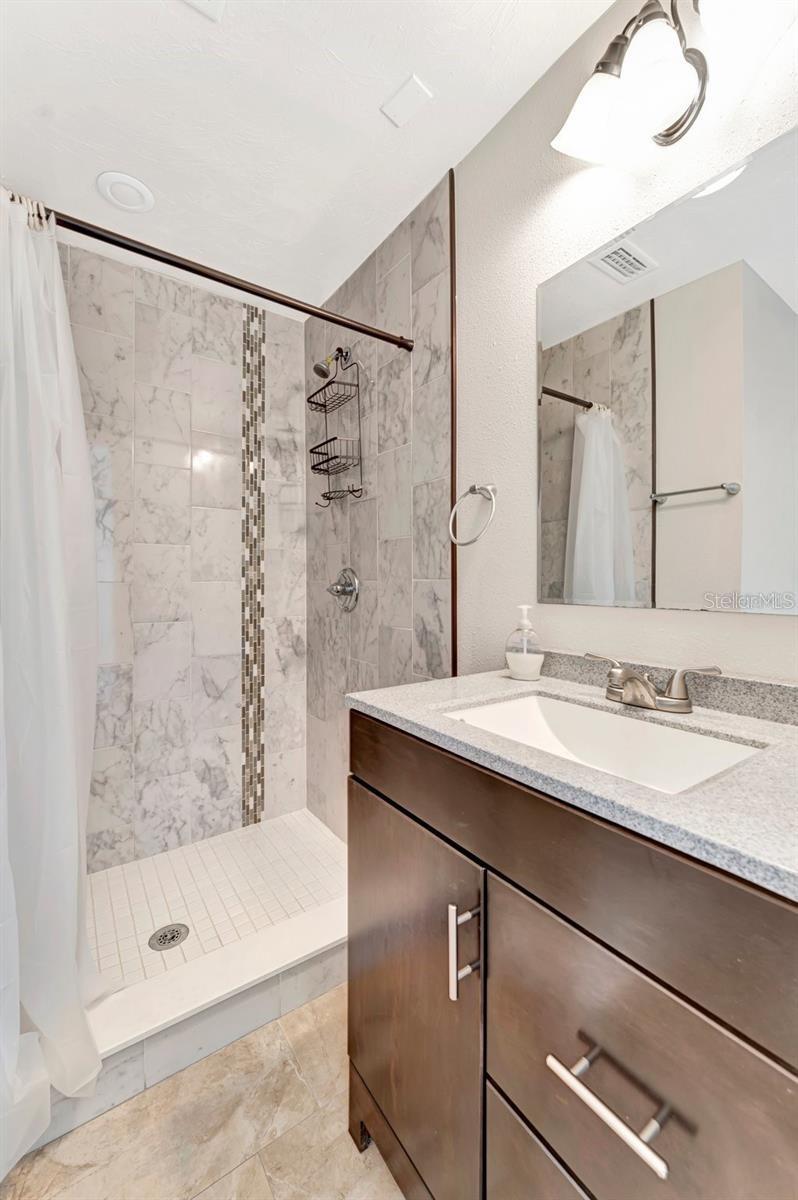 SOUTH VENICE - Residential