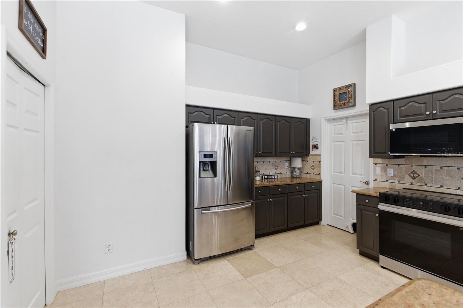 HUNTERS GREEN PRCL 6 - Residential Lease