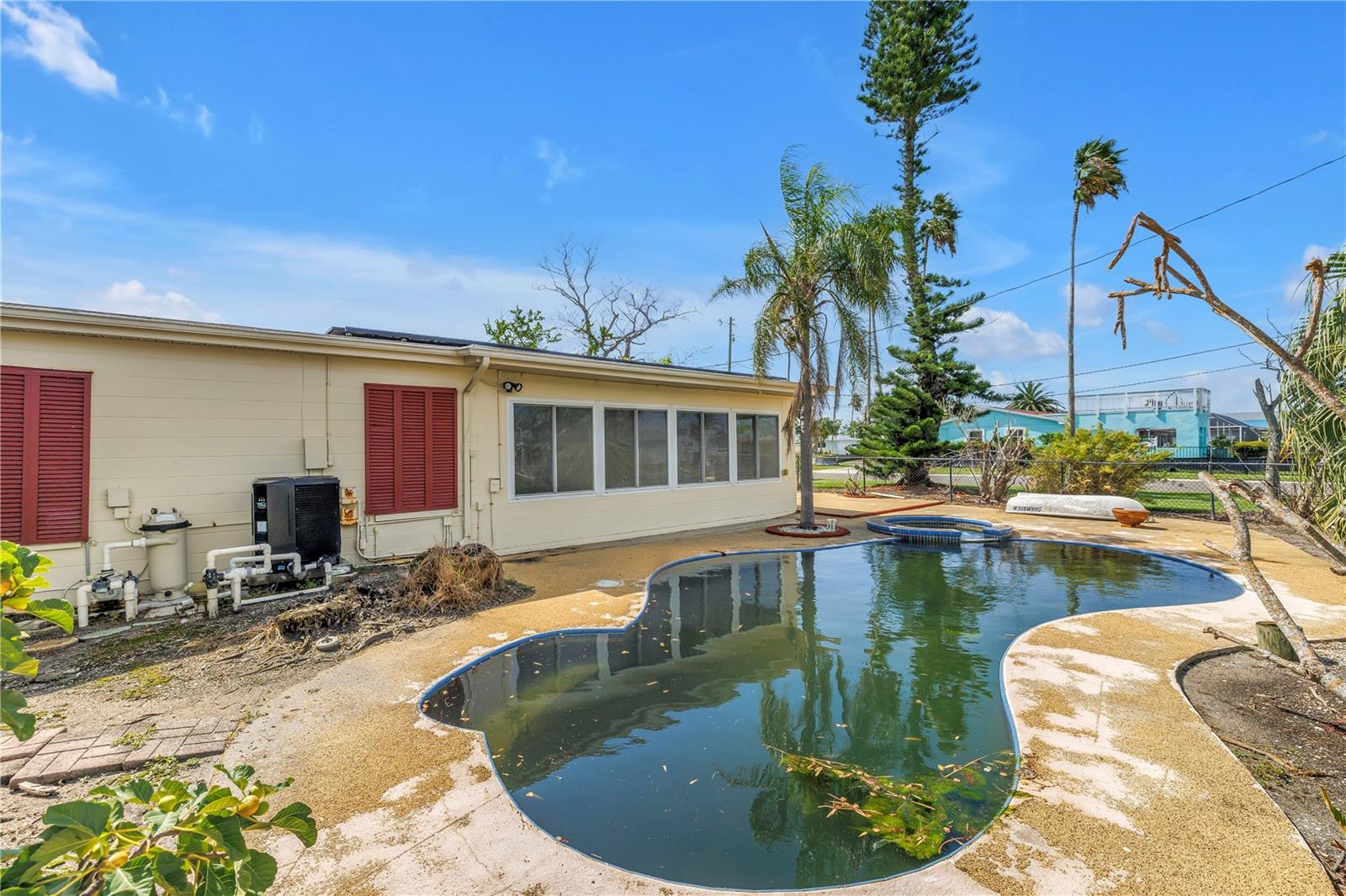 CRYSTAL ISLAND - Residential