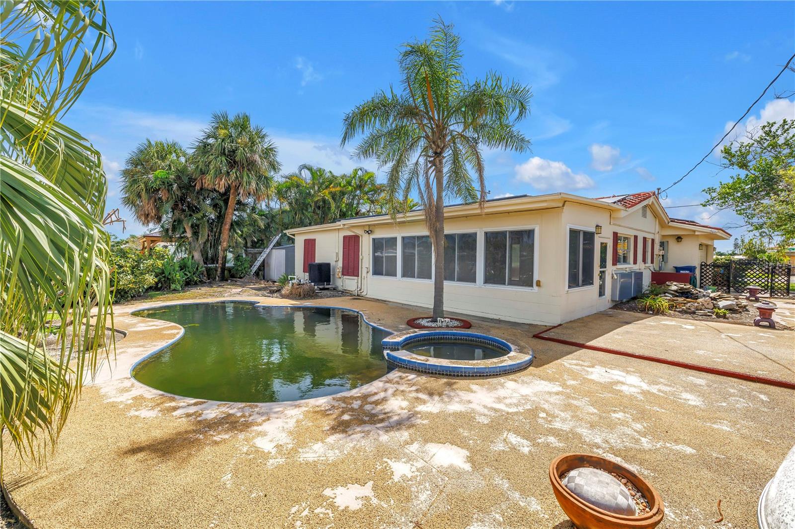 CRYSTAL ISLAND - Residential