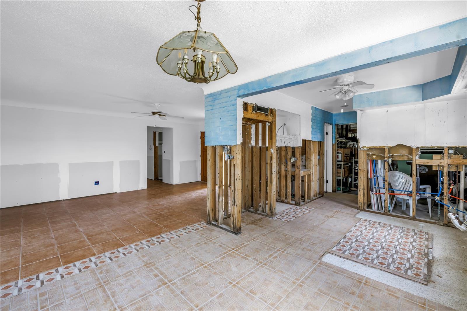 CRYSTAL ISLAND - Residential