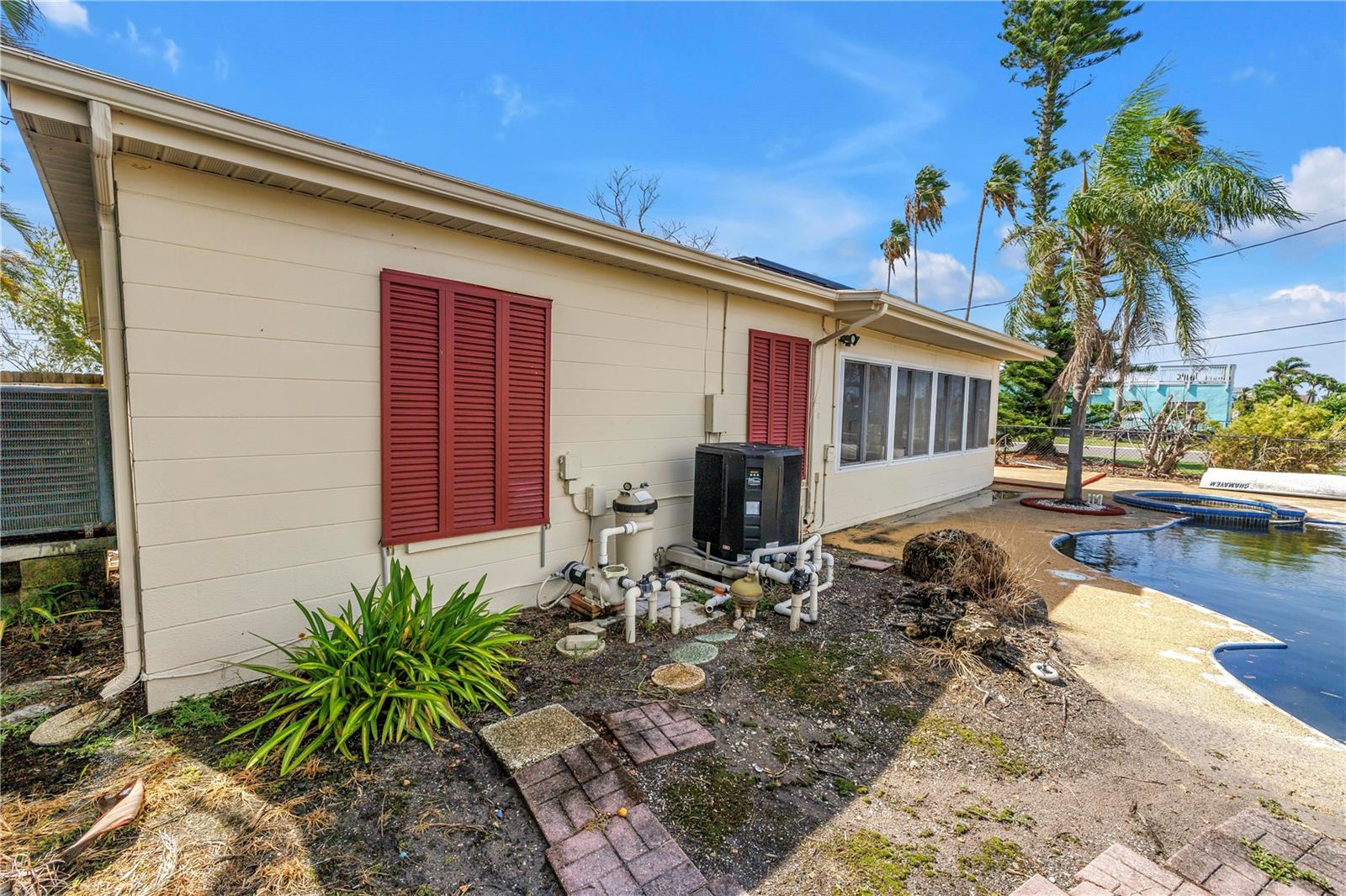 CRYSTAL ISLAND - Residential