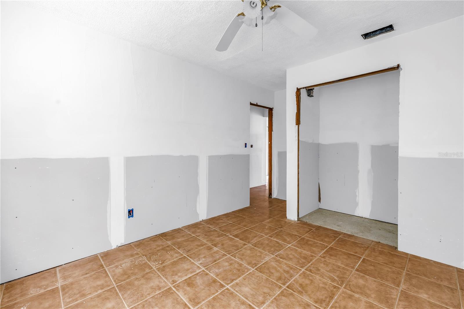 CRYSTAL ISLAND - Residential