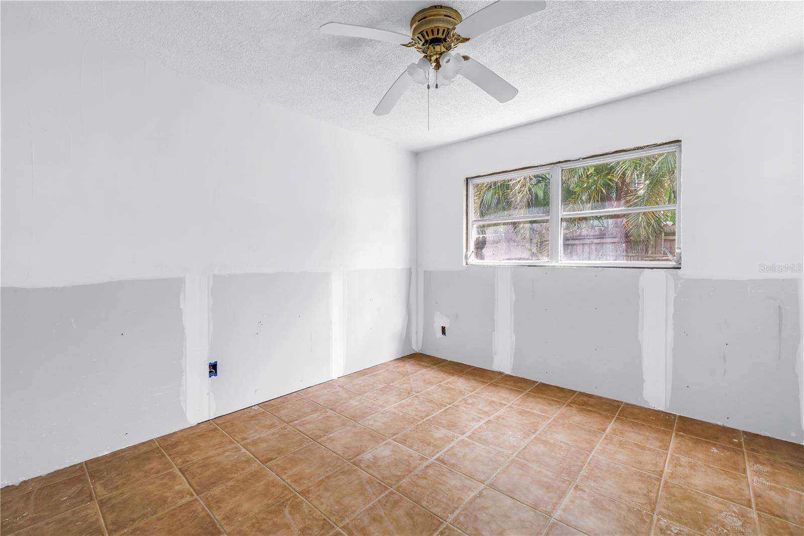 CRYSTAL ISLAND - Residential