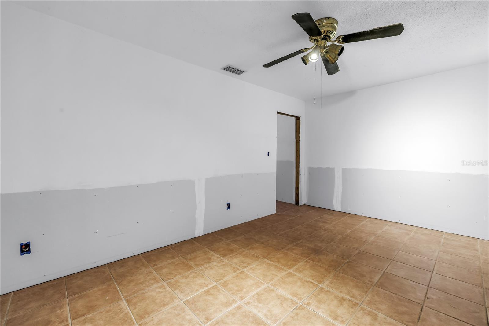 CRYSTAL ISLAND - Residential